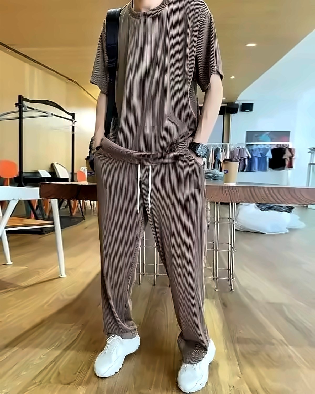 Ensemble t-shirt et pantalon côtelés marron